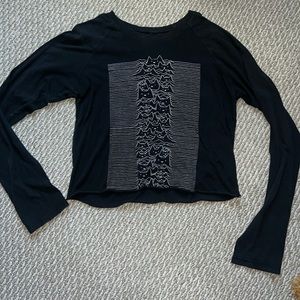 Black cropped long sleeve w/ cat graphic